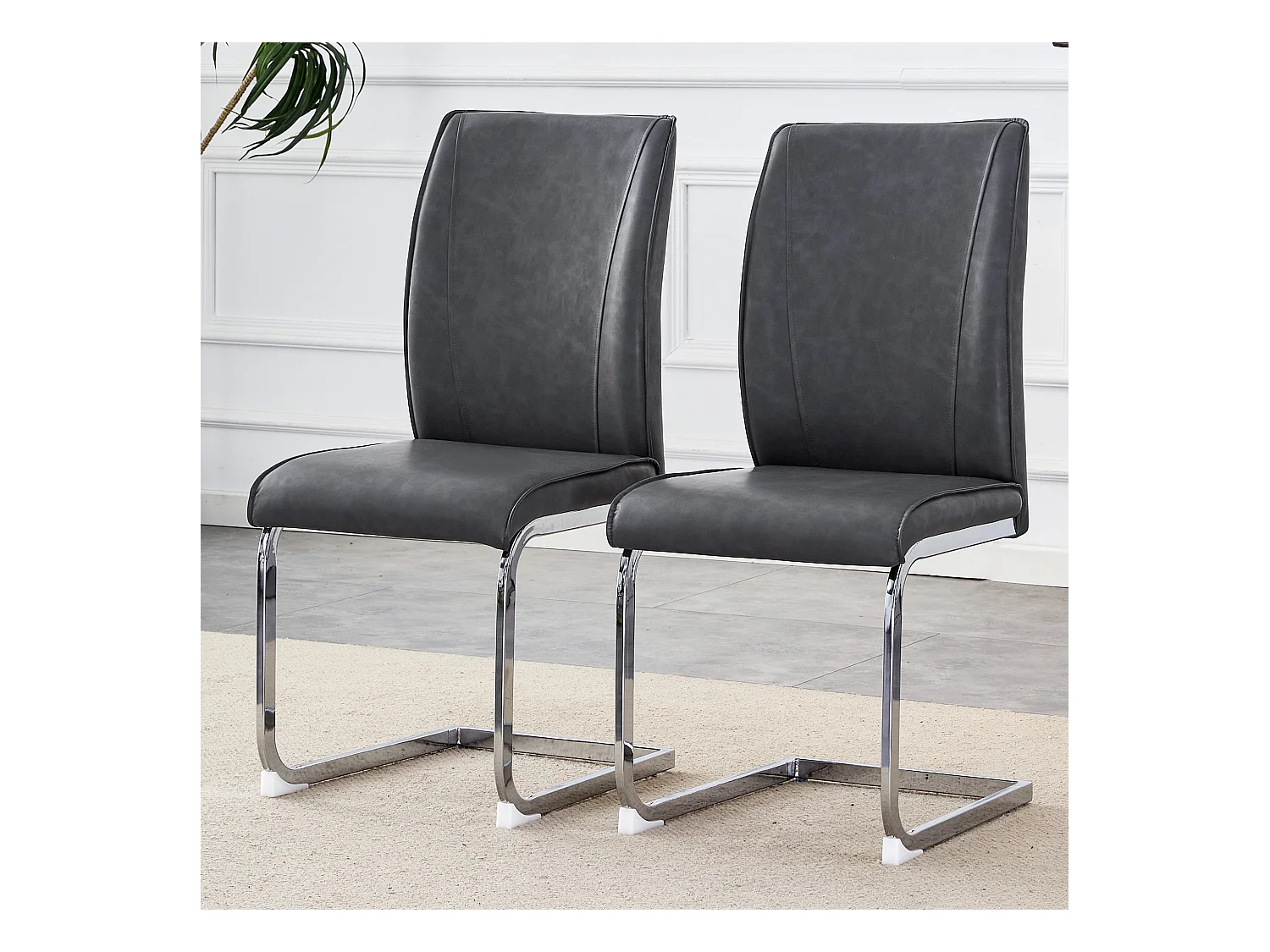 Chaise élégante en PU gris avec texture effet cuir, design européen, pieds métalliques argentés (44x44.5x99 cm)