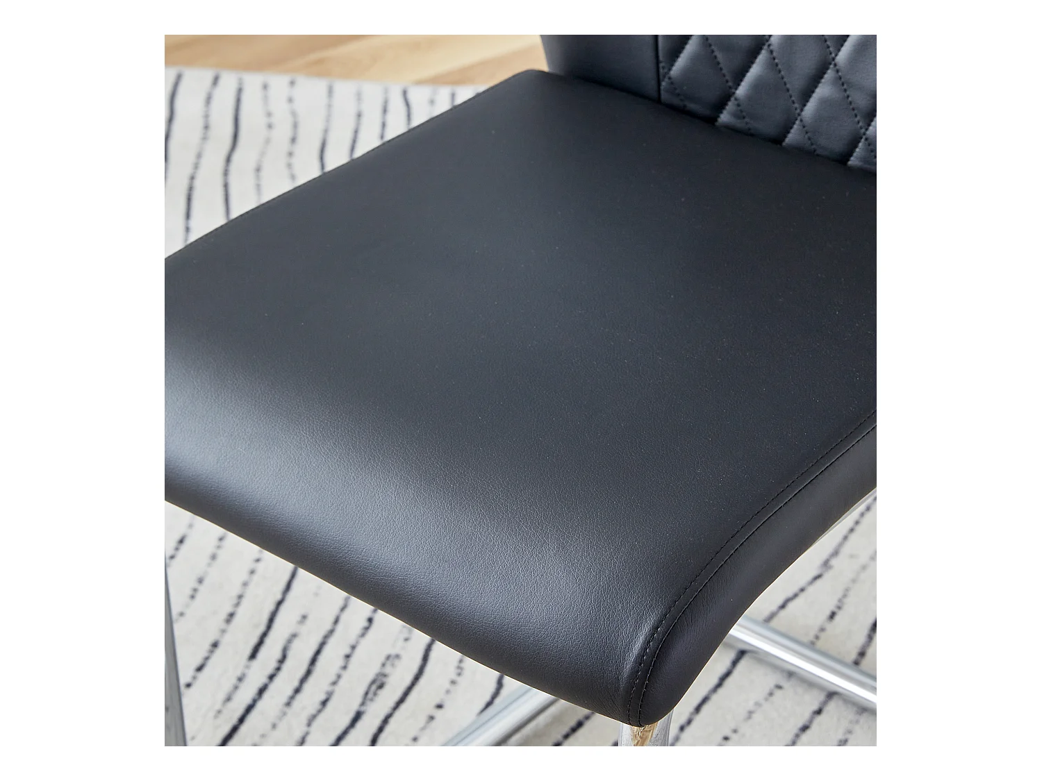 Chaise de salle à manger nordique, PU noir, pieds métalliques argentés (40.6x48.2x96.5 cm)