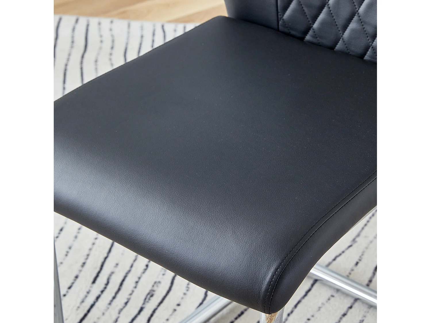 Chaise de salle à manger nordique, PU noir, pieds métalliques argentés (40.6x48.2x96.5 cm)