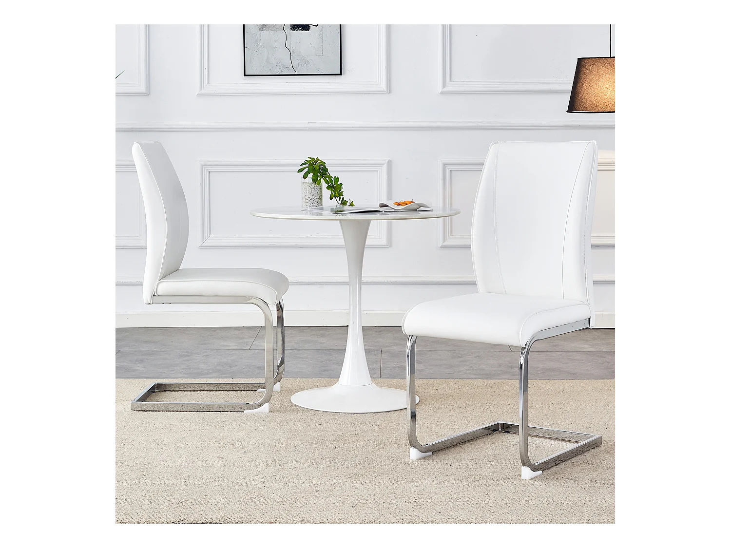 Elegante sedia in PU bianco, comfort ottimale, gambe in metallo argentato (44x44,5x99 cm)