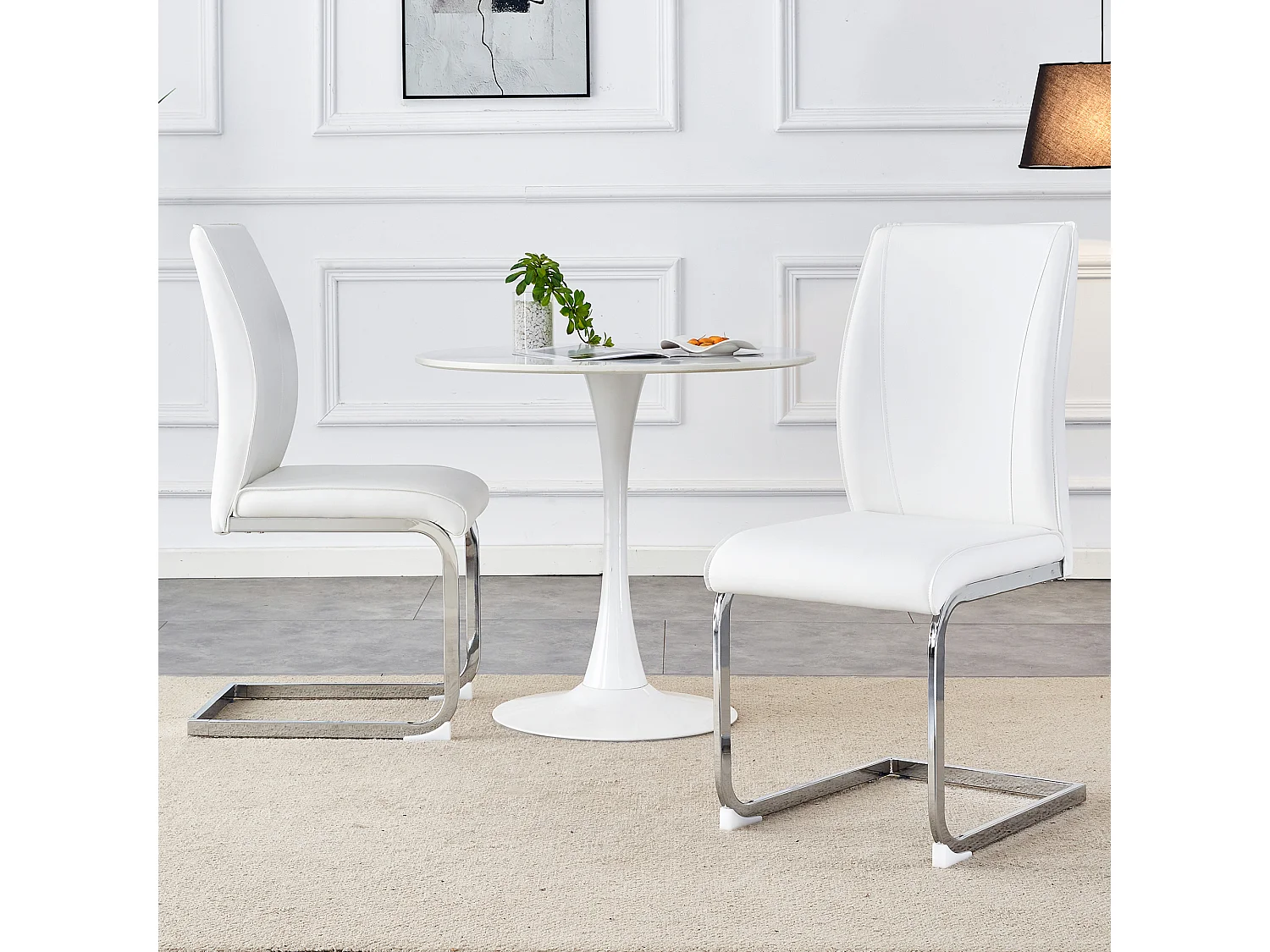 Chaise élégante en PU blanc, confort optimal, pieds métalliques argentés (44x44.5x99 cm)