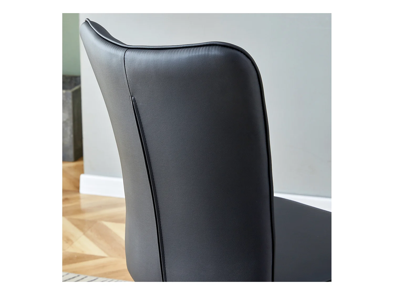 Sedia da pranzo moderna, PU nero, gambe in metallo nero, design minimalista (44x44,5x99 cm)