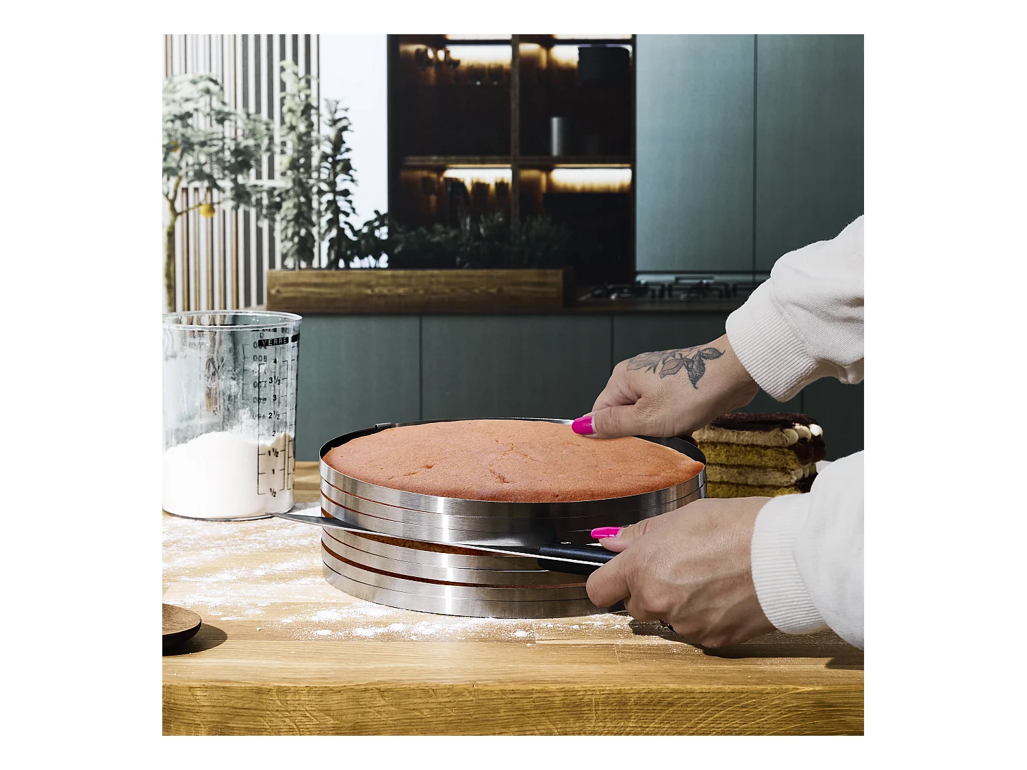 Cercle à Trancher Génoise Réglable M8 Inox 6 Fentes Pré-découpées Diamètre 24-30cm