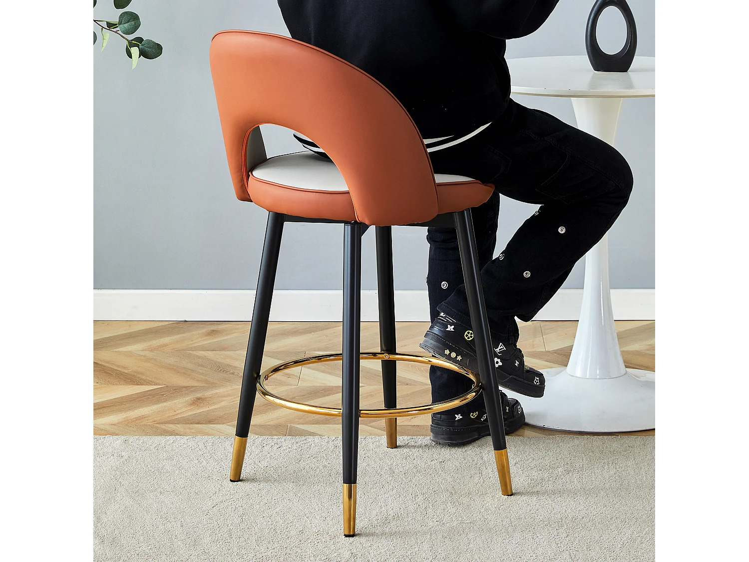 360° draaibare barkruk, lichtgrijs en bruin PU, modern design, optimaal comfort, gouden metalen poten (48,2 x 43 x 91,5 cm)