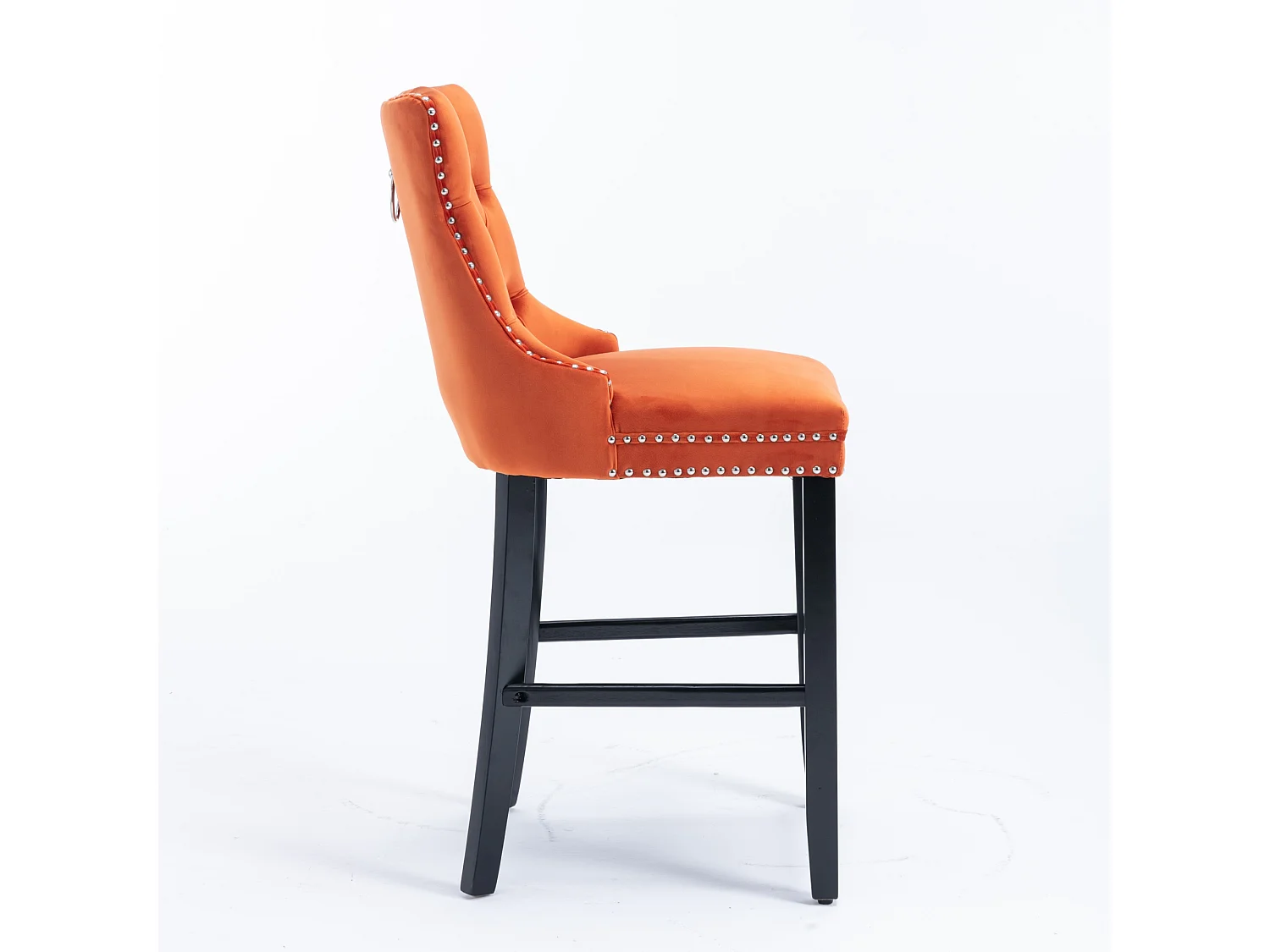 Tabouret de bar contemporain, capitonné, bois massif, piètement bois, rivets chromés, velours, orange (60x50x103 cm)