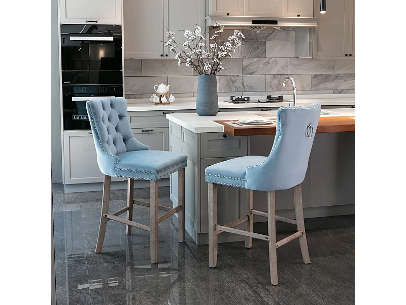 Sgabello da bar moderno, imbottito, legno massello, base in legno, rivetti cromati, velluto, azzurro (60x50x103 cm)