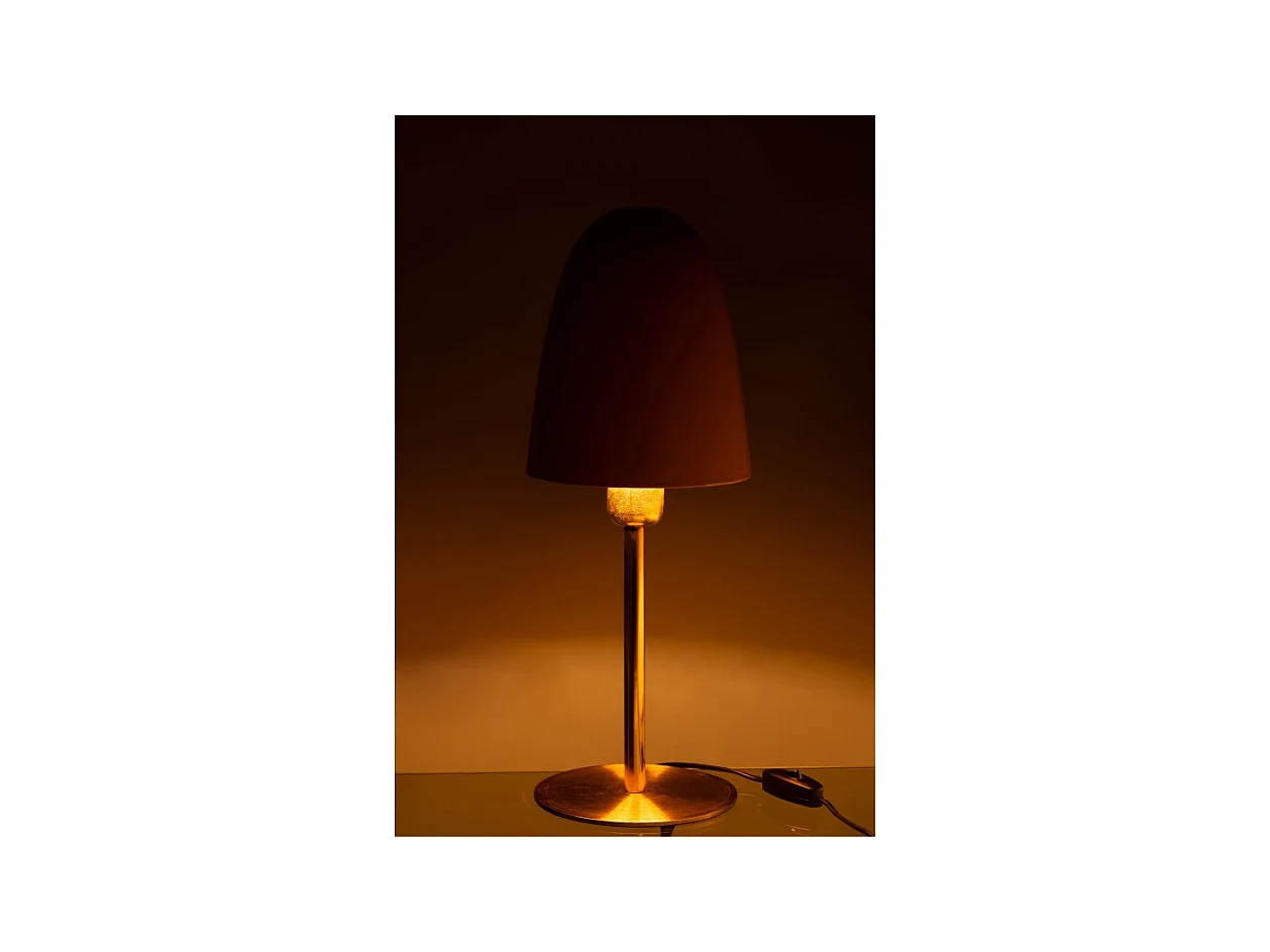 Lámpara de mesa con base dorada de metal ocre de 17x17x46 cm.