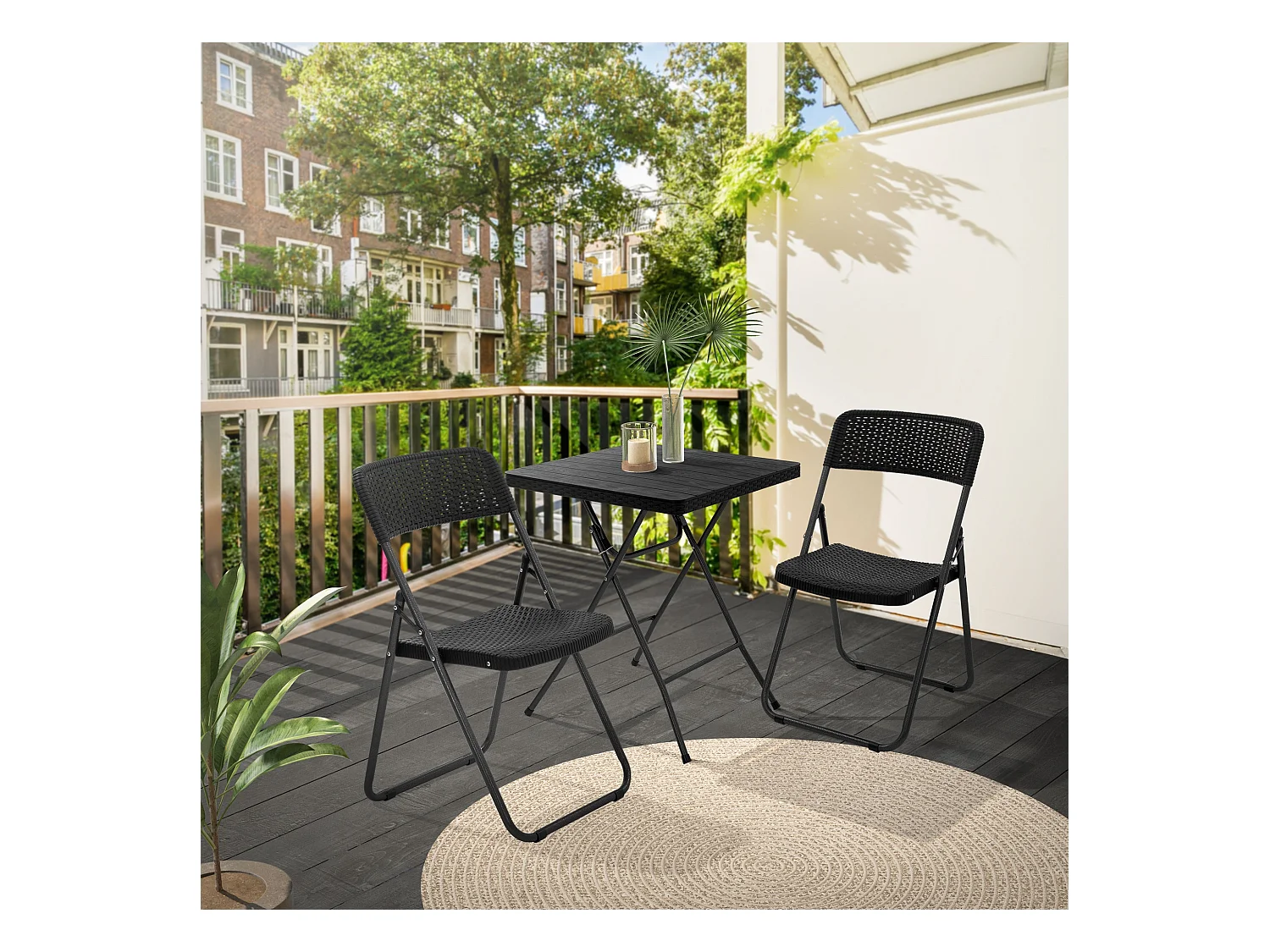 Lot de 2 chaises de terrasse pliantes assise et dossier noir aspect rotin avec cadre métallique gris foncé aspect martelé supporte jusqu'à 200 kg