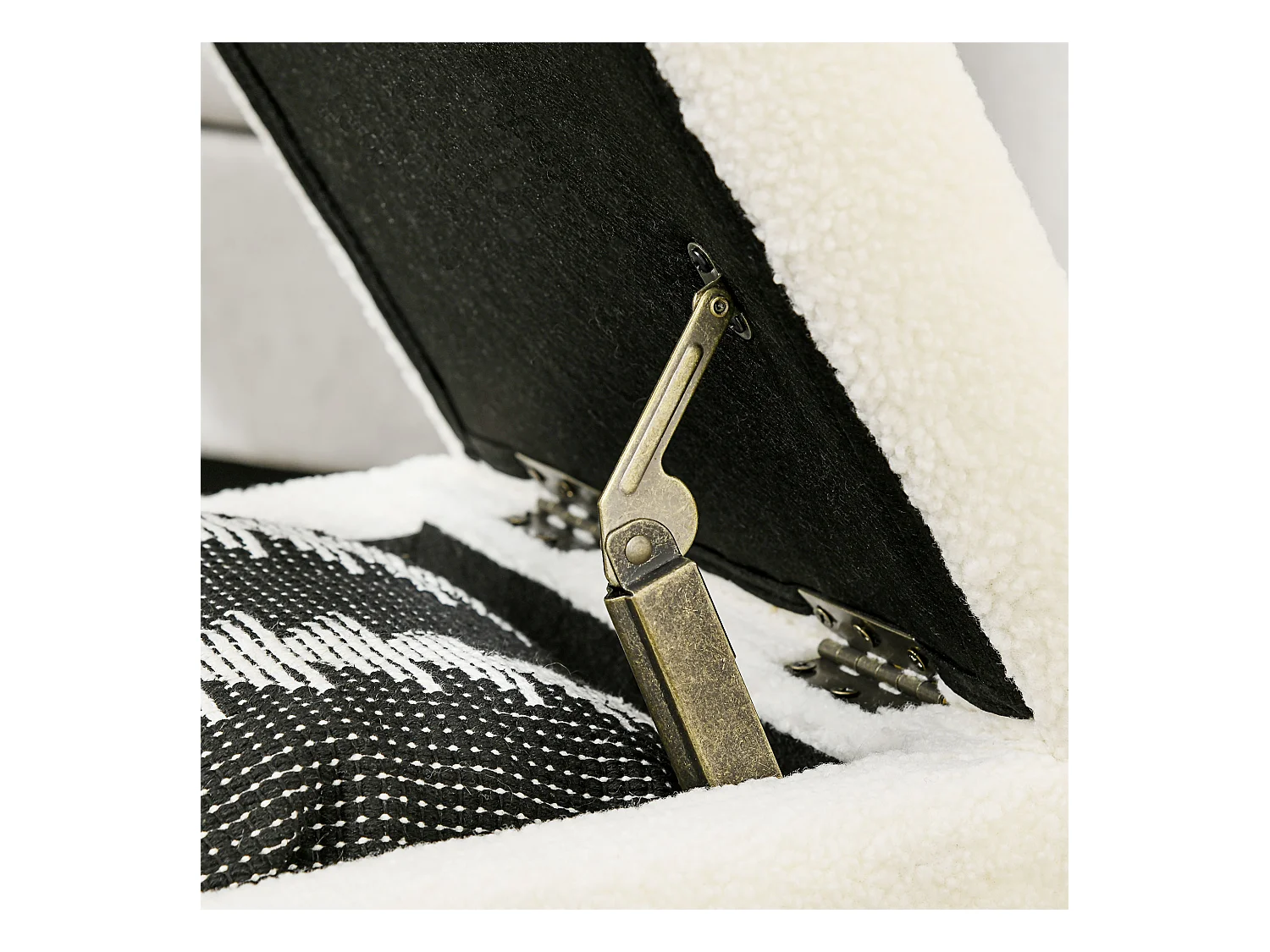 Pouf contenitore quadrato imbottito in tessuto teddy bianco crema