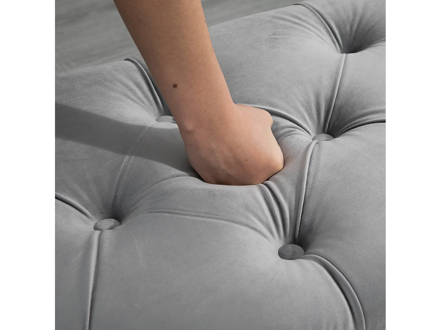 Panca contenitore fondoletto capitonné a semicerchio in velluto grigio