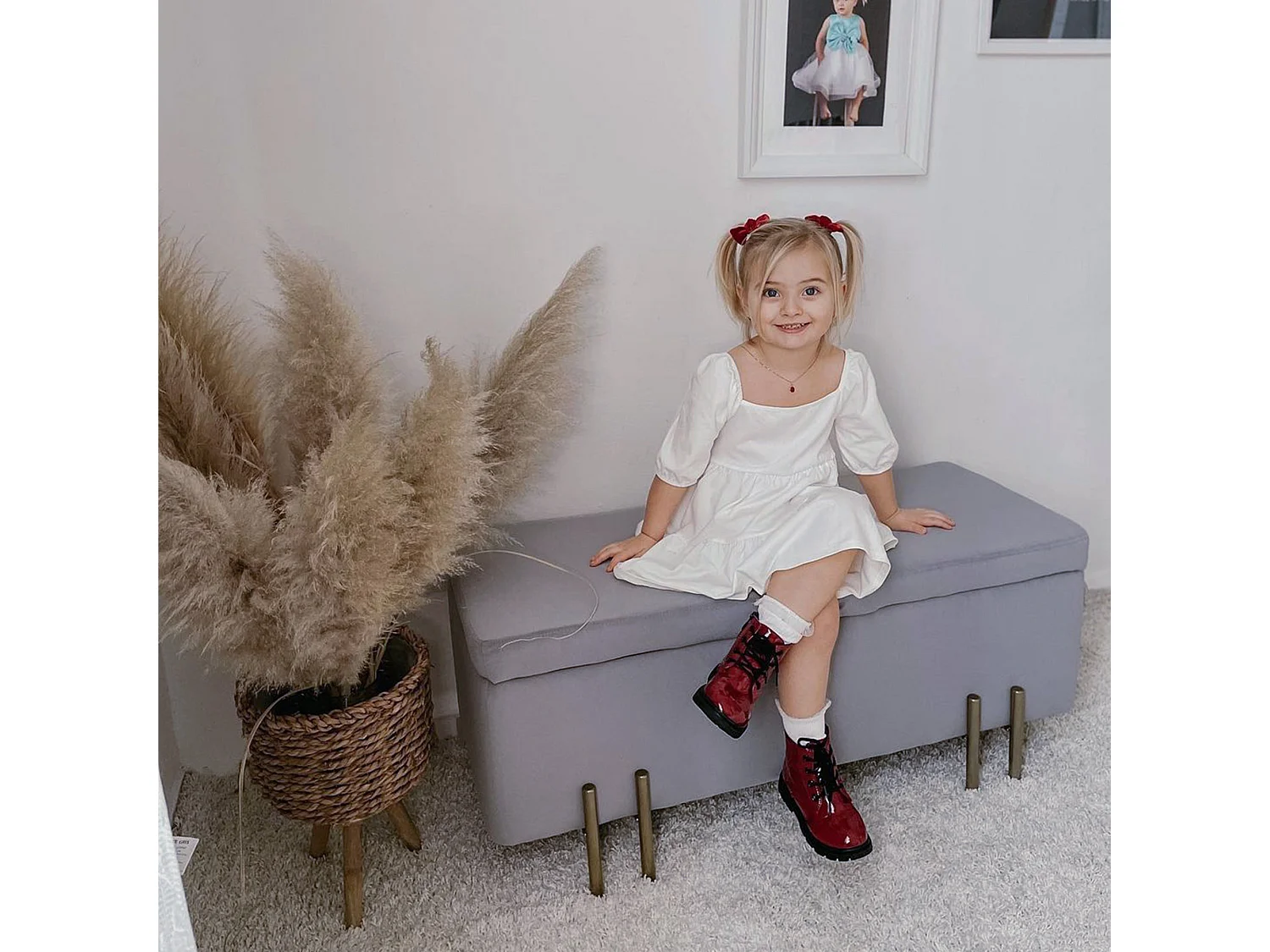 Panca contenitore imbottita moderna con piedini dorati grigio