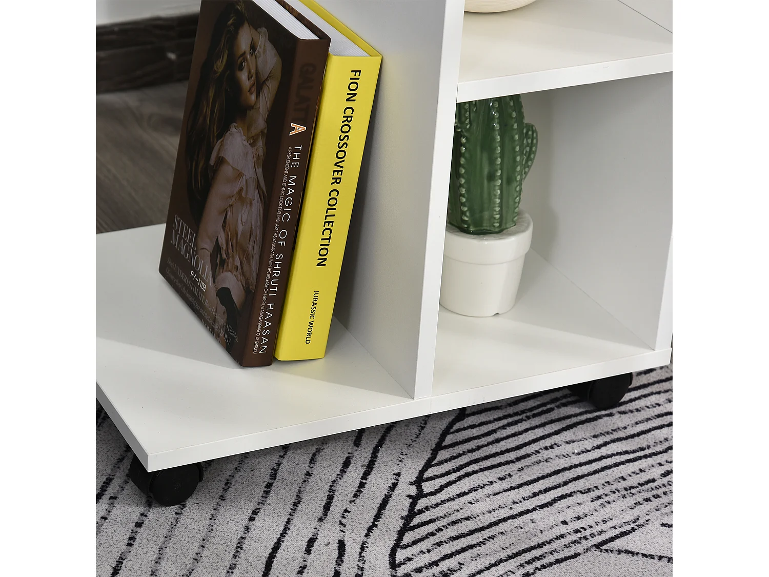 Tavolino da salotto a c con 2 ripiani aperti e 4 ruote girevoli bianco