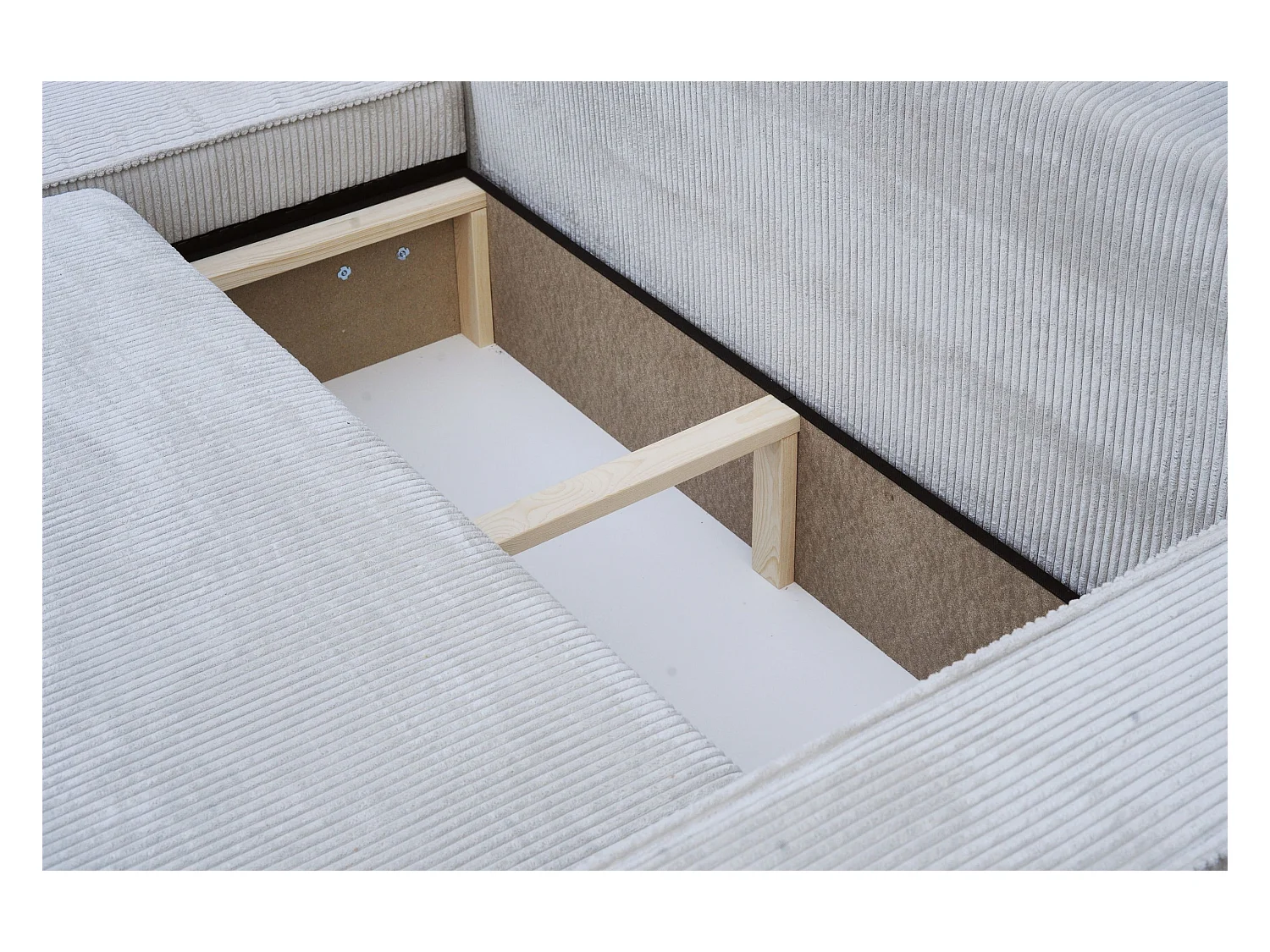 Canapé d'angle Hugo L avec fonction couchage et coffre de rangement, couleur : beige, tissu cordé, pouf universel