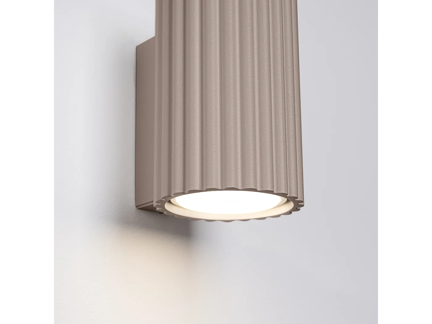 Applique Karbon Minimaliste En Aluminium - 1 Sources Lumineuses - L.6,5 X H.10 Cm - Taupe