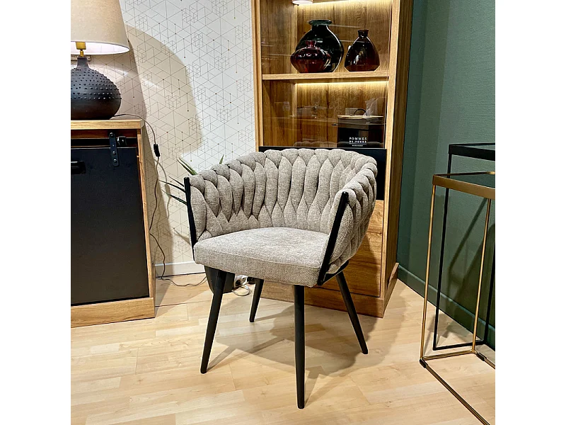 Chaise en tissu maille tressé taupe avec pieds métal noir - BOWI 2
