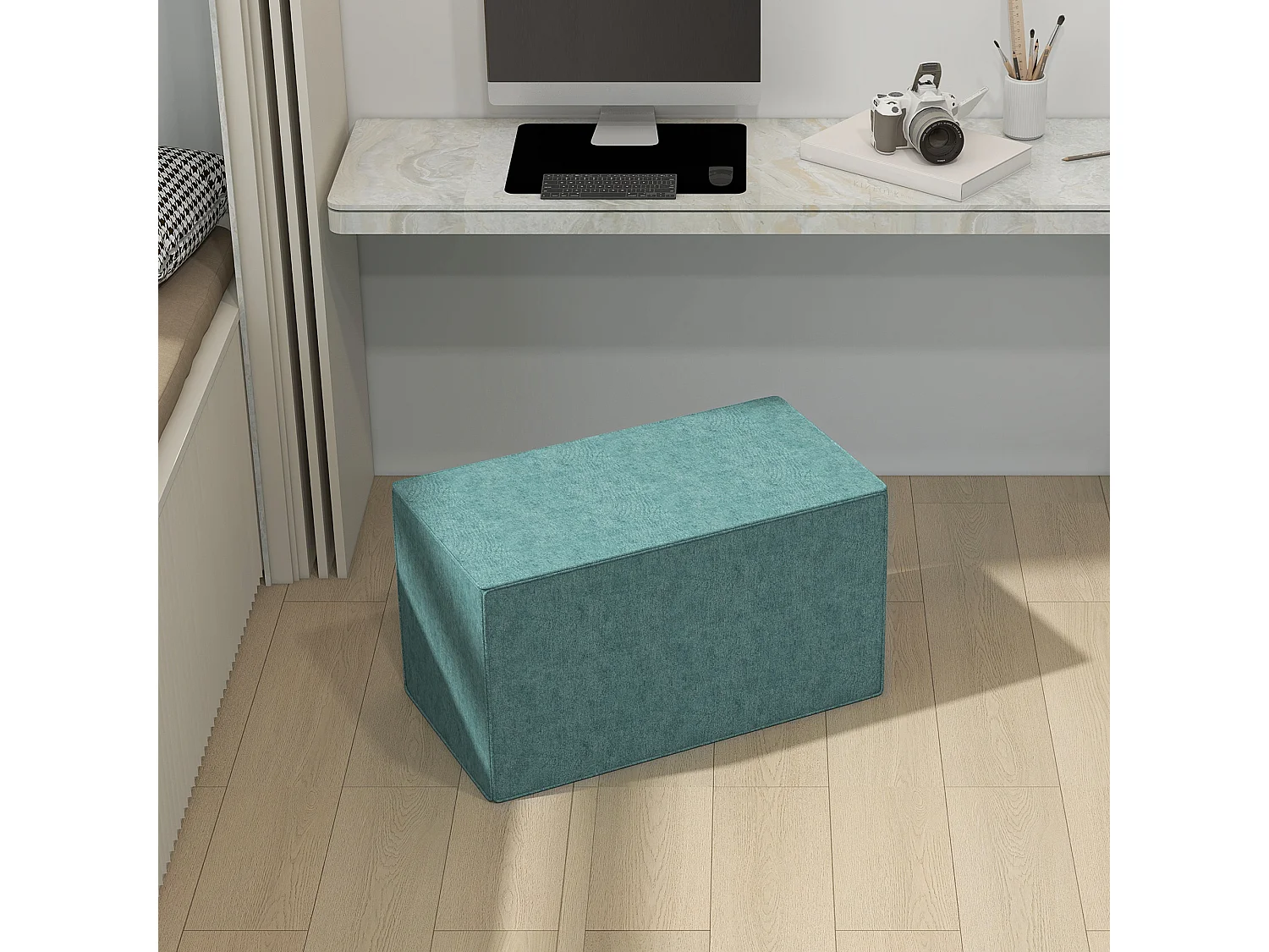 Poggiapiedi imbottito con rivestimento in tessuto effetto lino verde