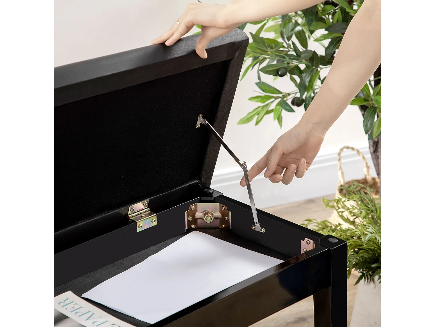 Sgabello per pianoforte con vano contenitore in legno e pelle pu nero