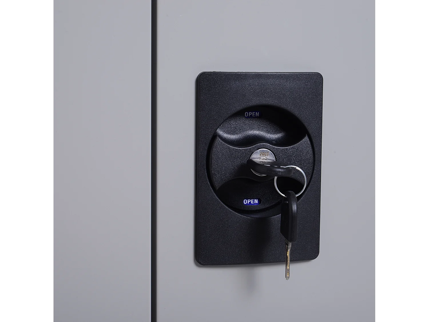 Armadietto mobile con ripiano regolabile e chiusura di sicurezza