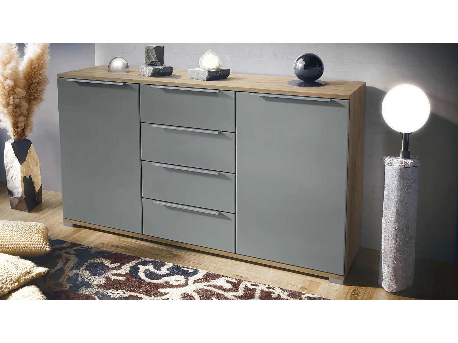 Buffet Linio V1, Enfilade avec 2 portes et 4 tiroirs, Chêne Evoke / graphite satiné mat (138,5 x 75,5 x 35 cm)