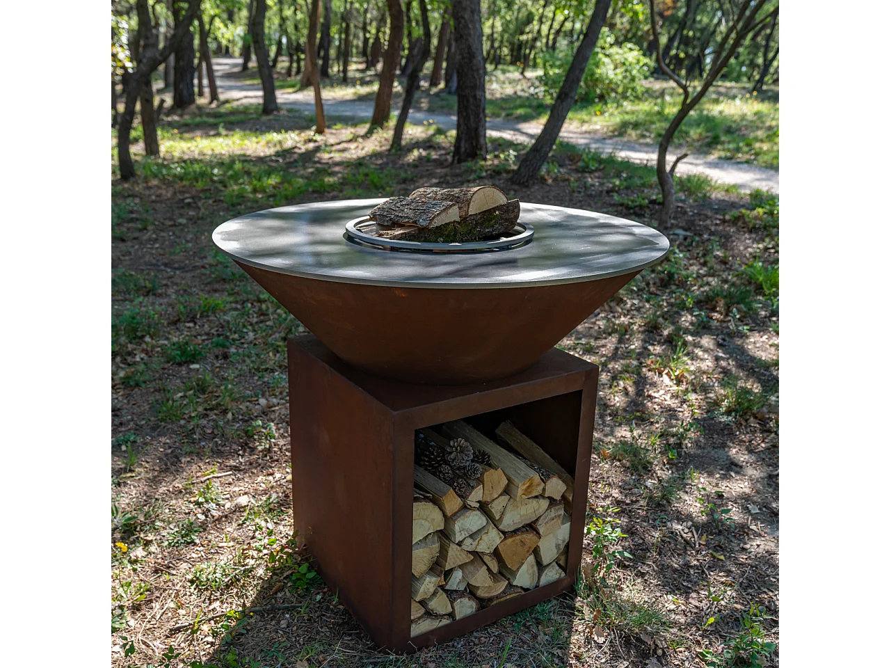 CLASSIQUE Simple Cuve Corten - Brasero 103cm - Idéal pour des moments conviviaux et chaleureux avec un design élégant