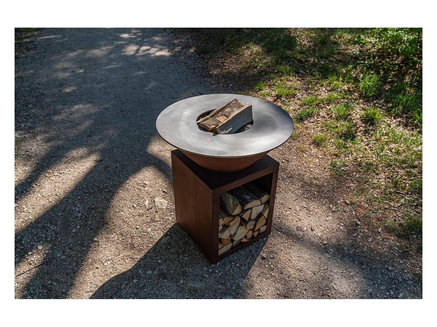 CLASSIQUE Brasero Simple Cuve Corten 83x90cm - Compact et pratique pour vos moments en extérieur