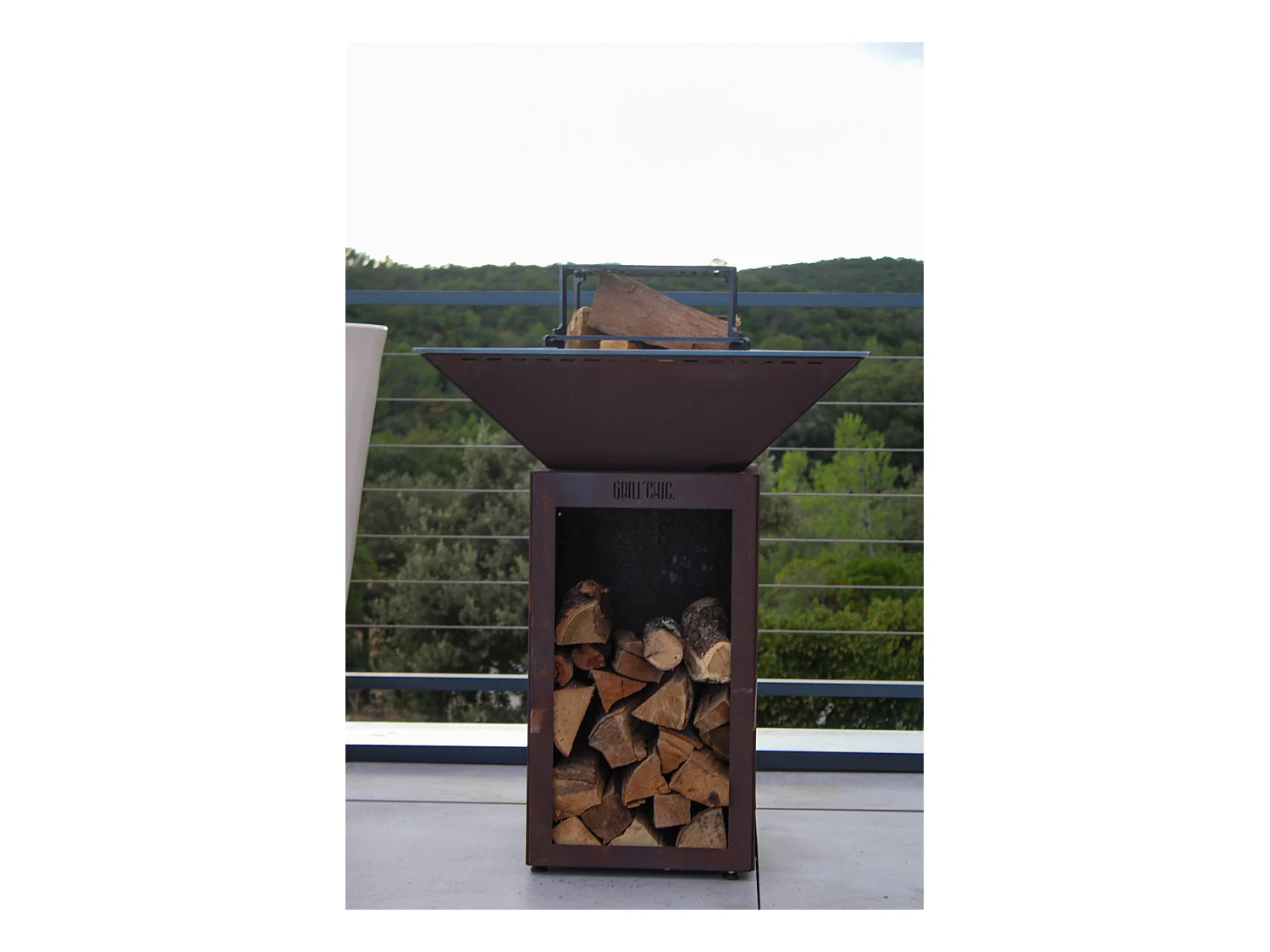 CEVENOL  Brasero Simple Cuve Corten Carré - Avec rangement bois - Modèle élégant et pratique pour un extérieur bien organisé