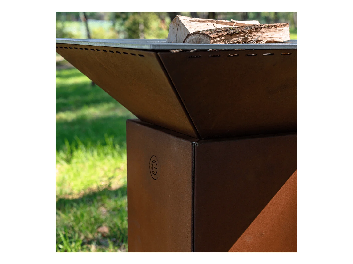 CEVENOL Brasero Simple Cuve Corten Carré - Sans rangement bois  - Compact et chaleureux, idéal pour vos moments conviviaux