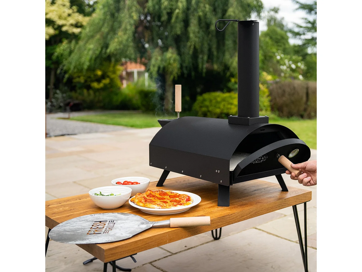 Forno da tavolo per pizza all'aperto 30cm in acciaio nero portatile a carbonella di legno BBQ