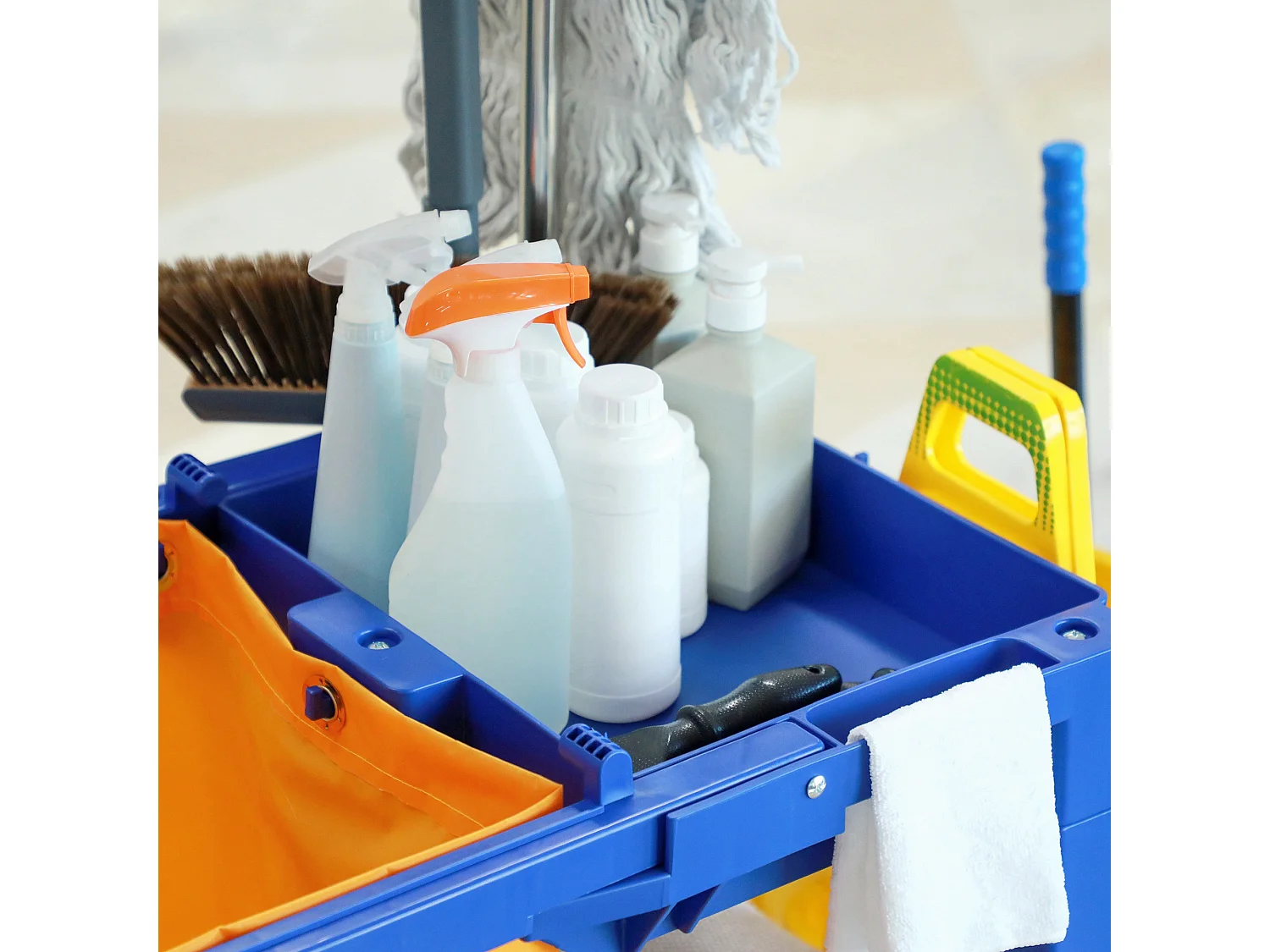 Carrello pulizie a 3 ripiani con ganci e sacco 100l blu giallo grigio