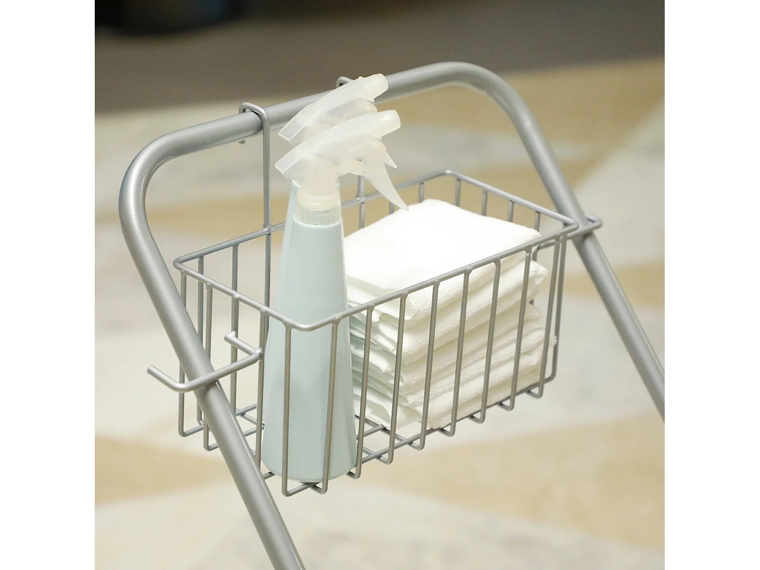 Carrello pulizie con strizzatore secchio da 25l e ripiano in plastica