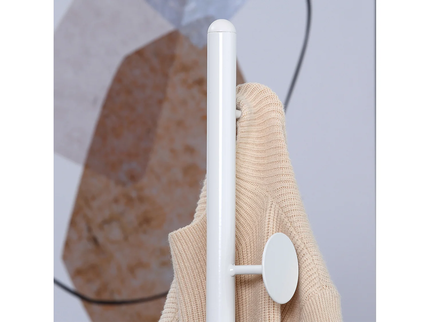 Appendiabiti da terra a 8 ganci in acciaio e marmo bianco