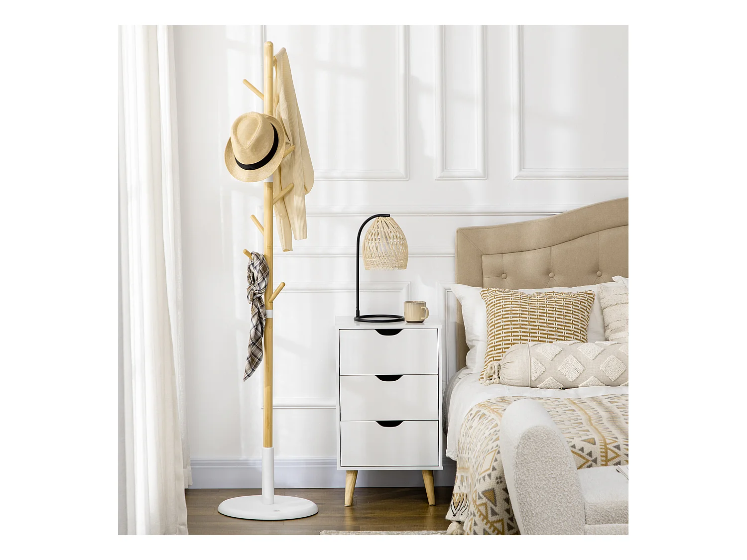 Appendiabiti da terra a 8 ganci con base rotonda, color legno e bianco