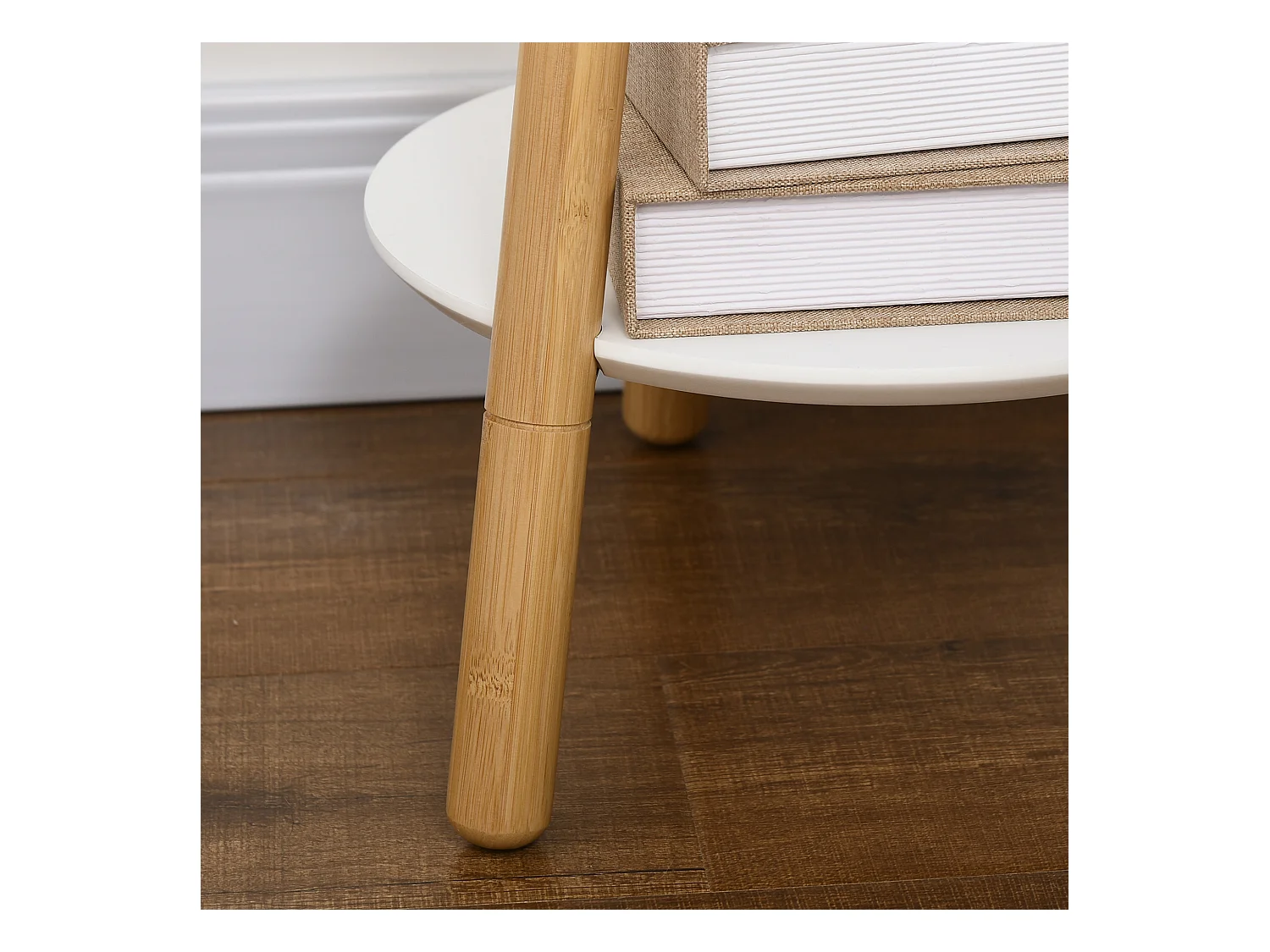 Appendiabiti da terra con 5 ganci in bambù e tavolino rotondo