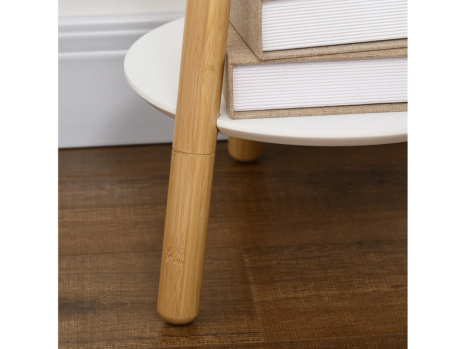 Appendiabiti da terra con 5 ganci in bambù e tavolino rotondo