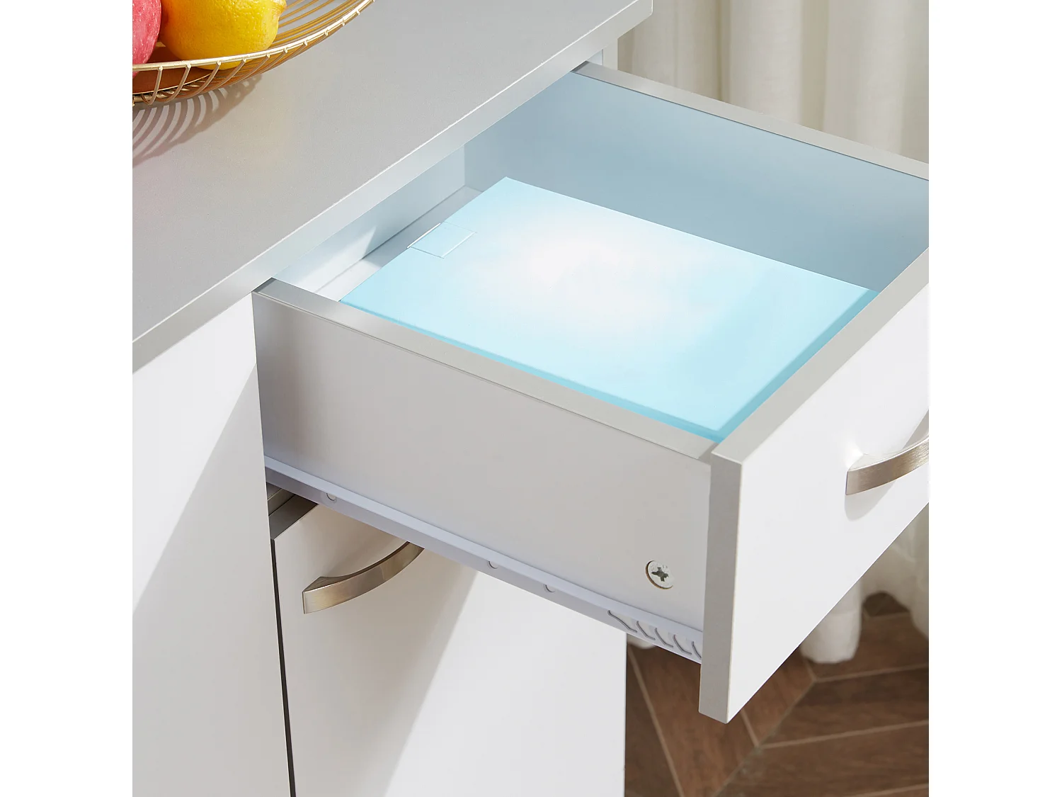 Credenza moderna da cucina con cassetti e ante in legno bianco grigio