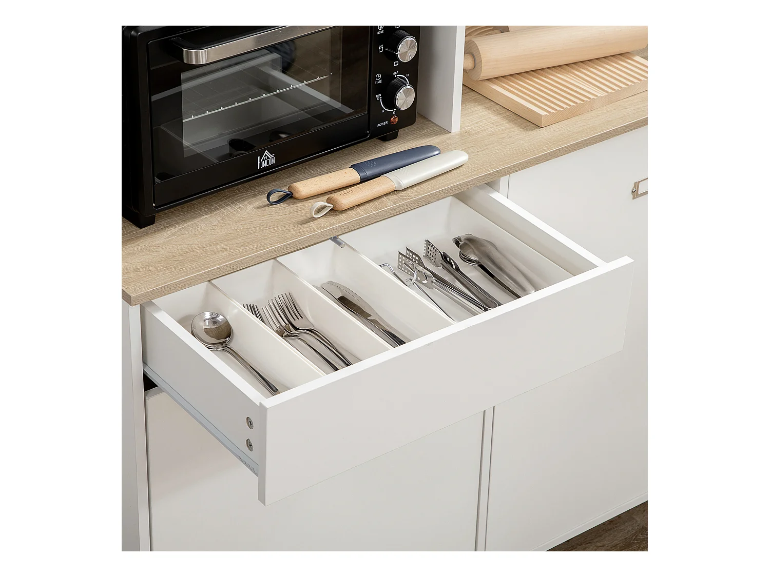 Dispensa cucina con ripiani aperti armadietti e cassetto bianco