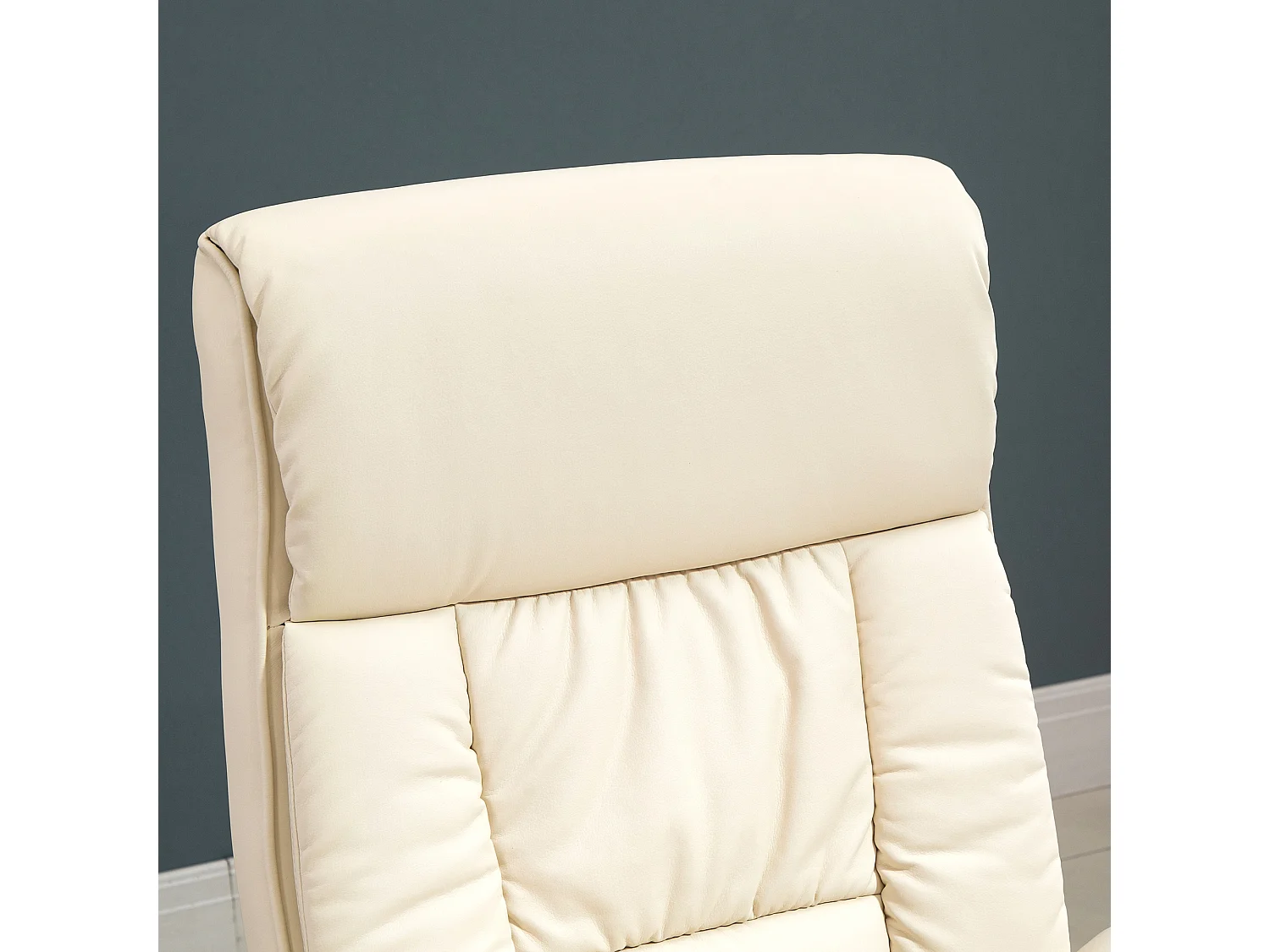 Poltrona reclinabile a 135° con seduta girevole e pouf crema