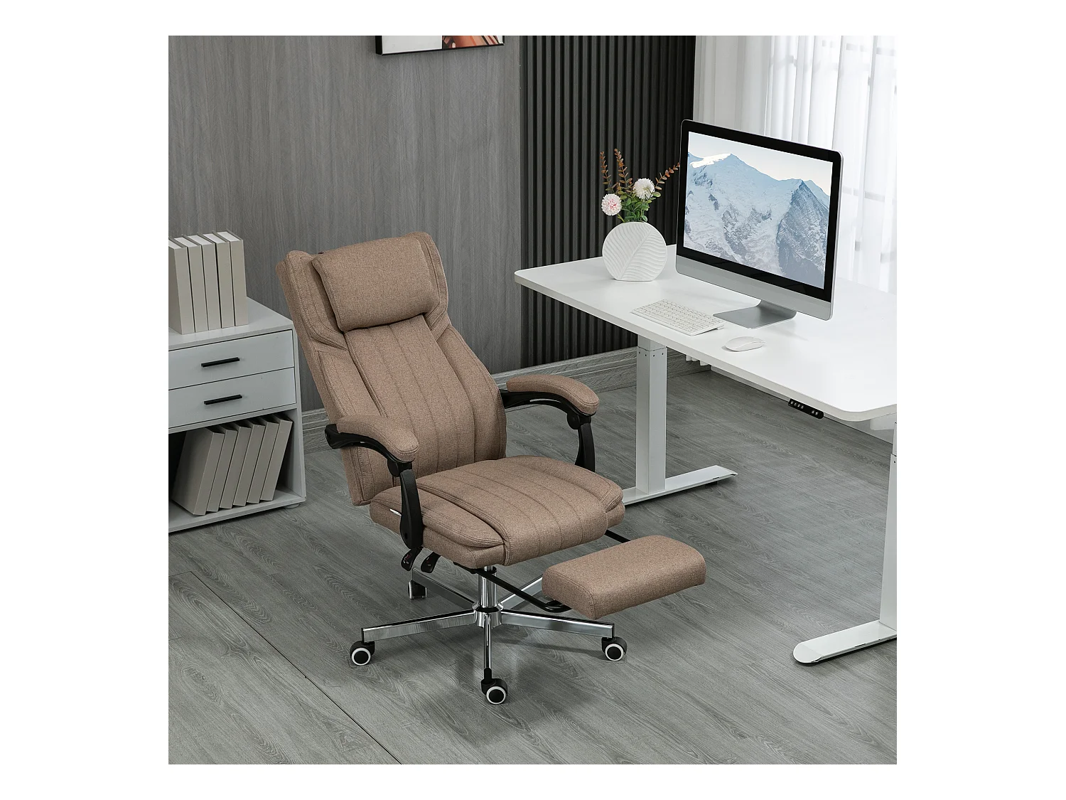 Sedia da ufficio massaggiante con poggiapiedi e telecomando marrone