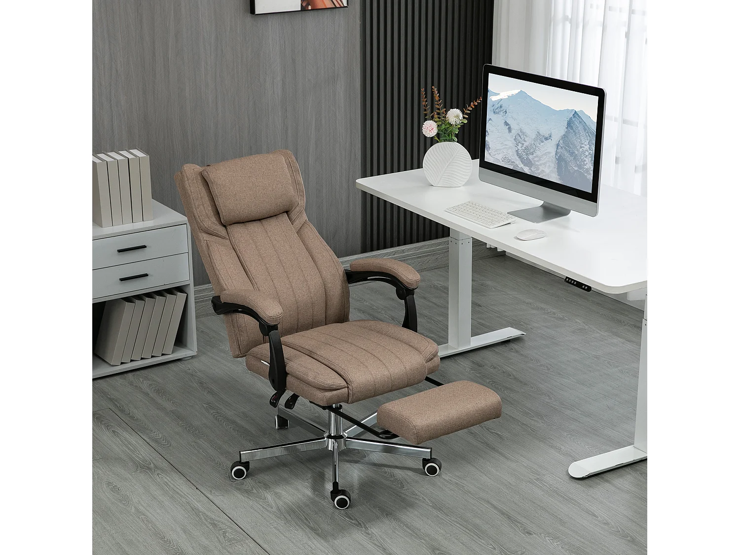 Sedia da ufficio massaggiante con poggiapiedi e telecomando marrone