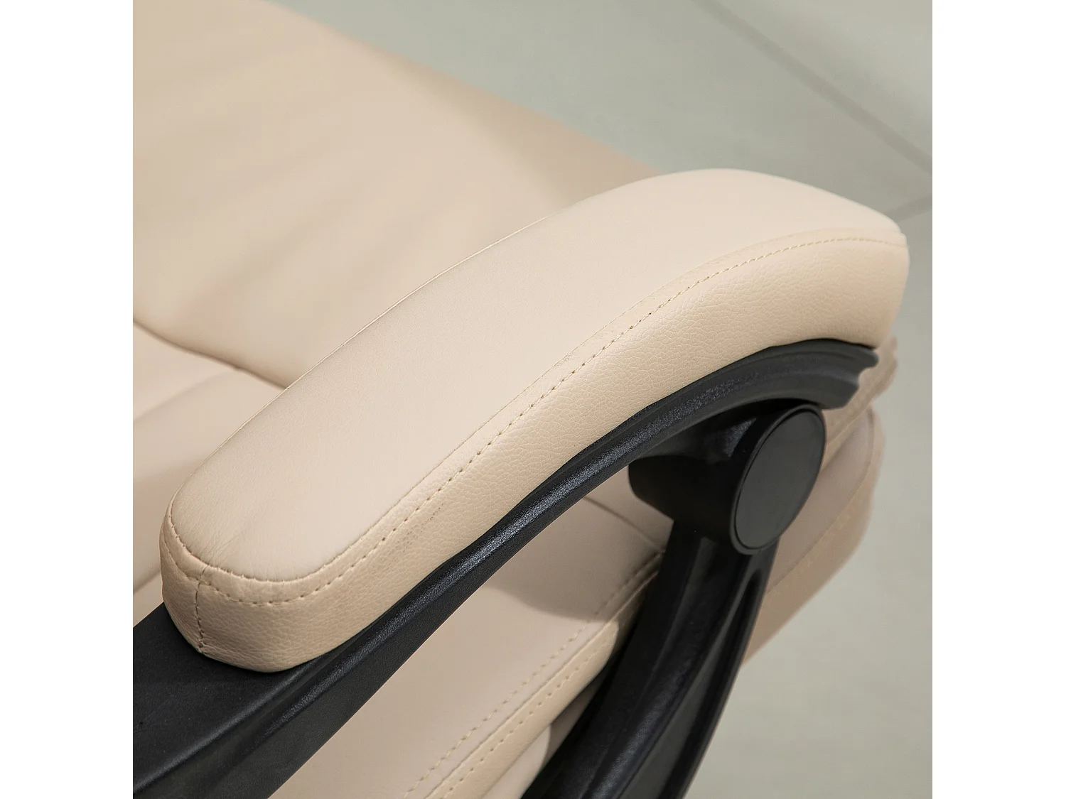 Poltrona ufficio massaggiante regolabile e reclinabile beige