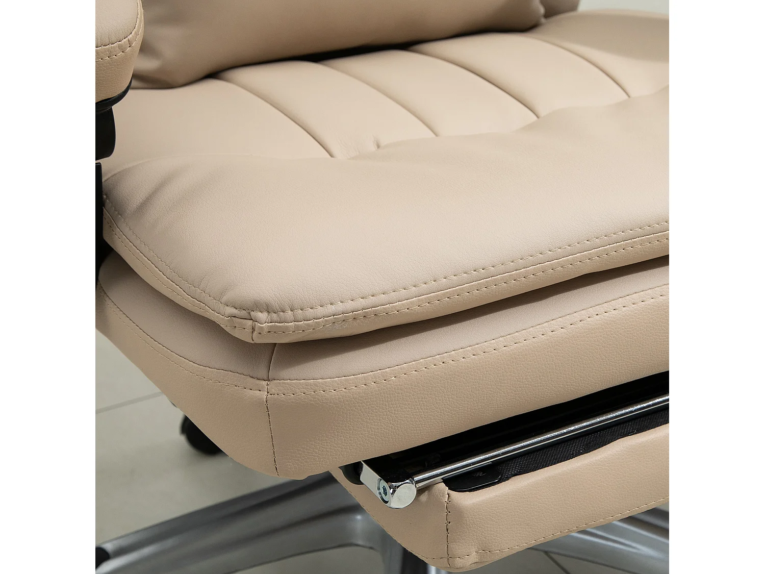 Poltrona ufficio massaggiante regolabile e reclinabile beige