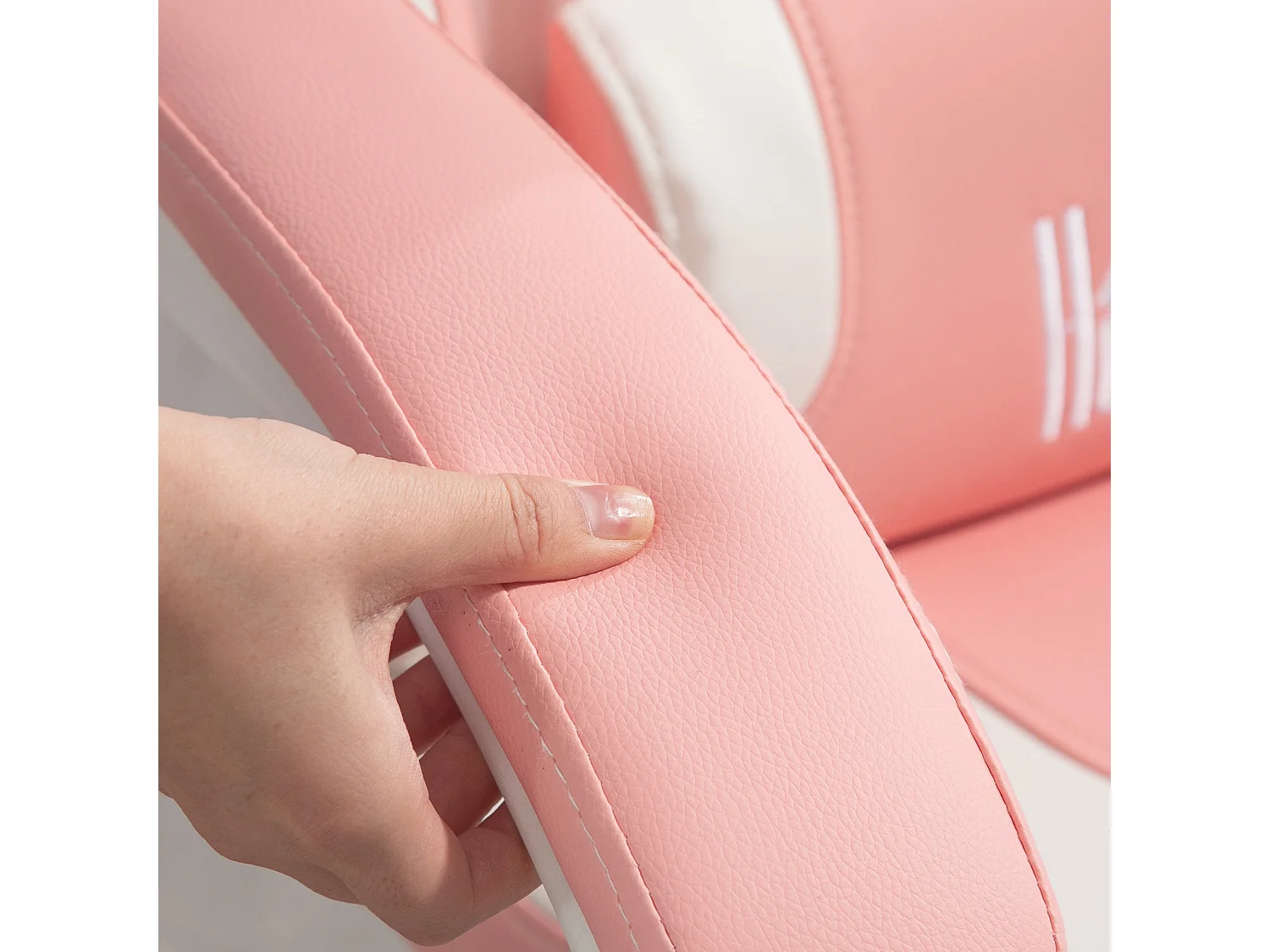 Sedia gaming con orecchie e poggiapiedi in finta pelle rosa