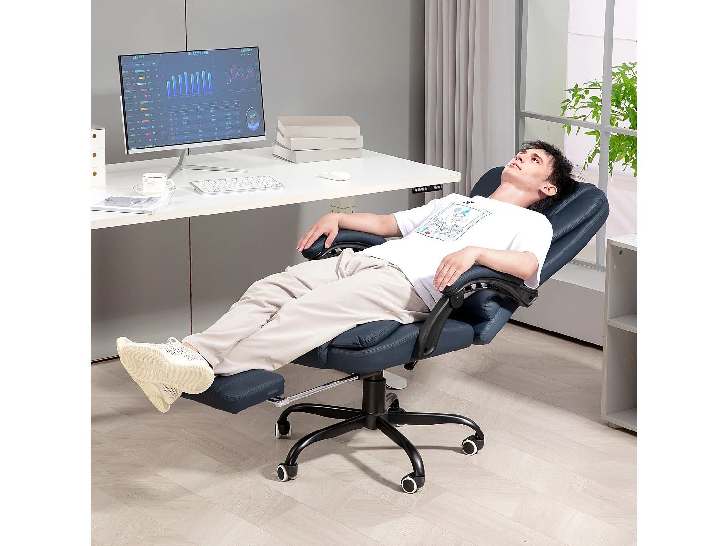 Poltrona ergonomica da ufficio reclinabile con poggiapiedi blu