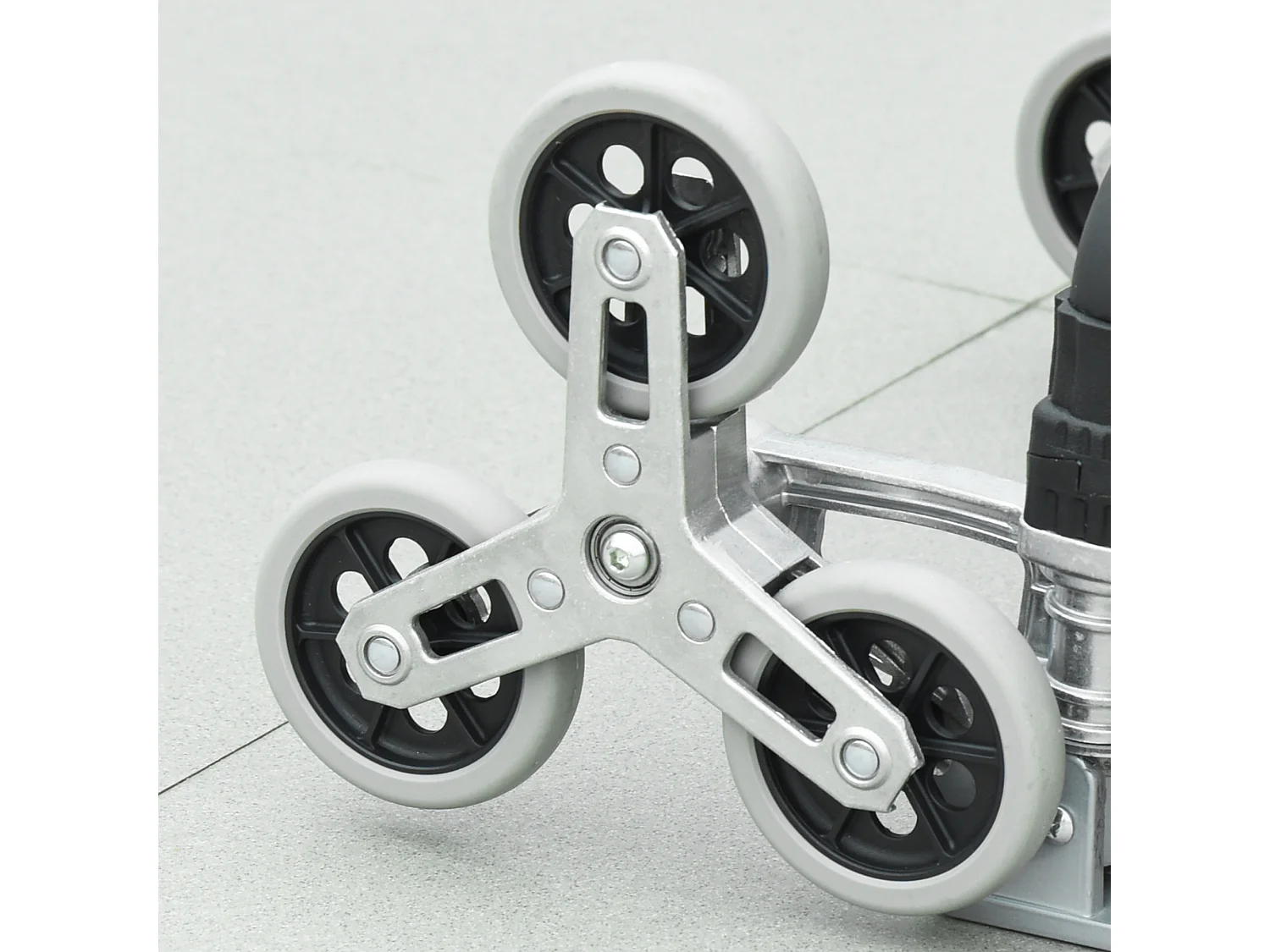 Carrello portapacchi pieghevole a 6 ruote argento e nero