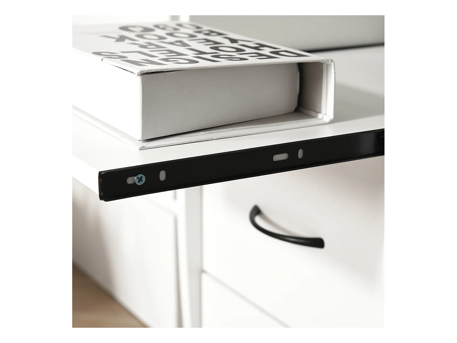 Scrivania per pc con ripiani e 2 cassetti in truciolato bianca