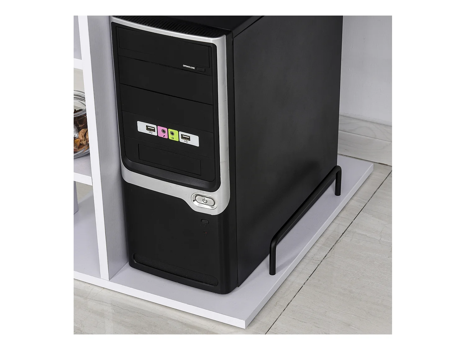 Scrivania per pc ergonomica con mensole in mdf bianca