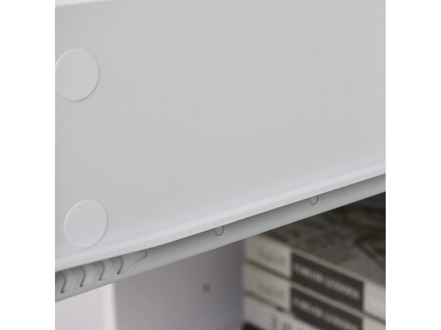 Scrivania compatta per computer fisso pc in legno bianco