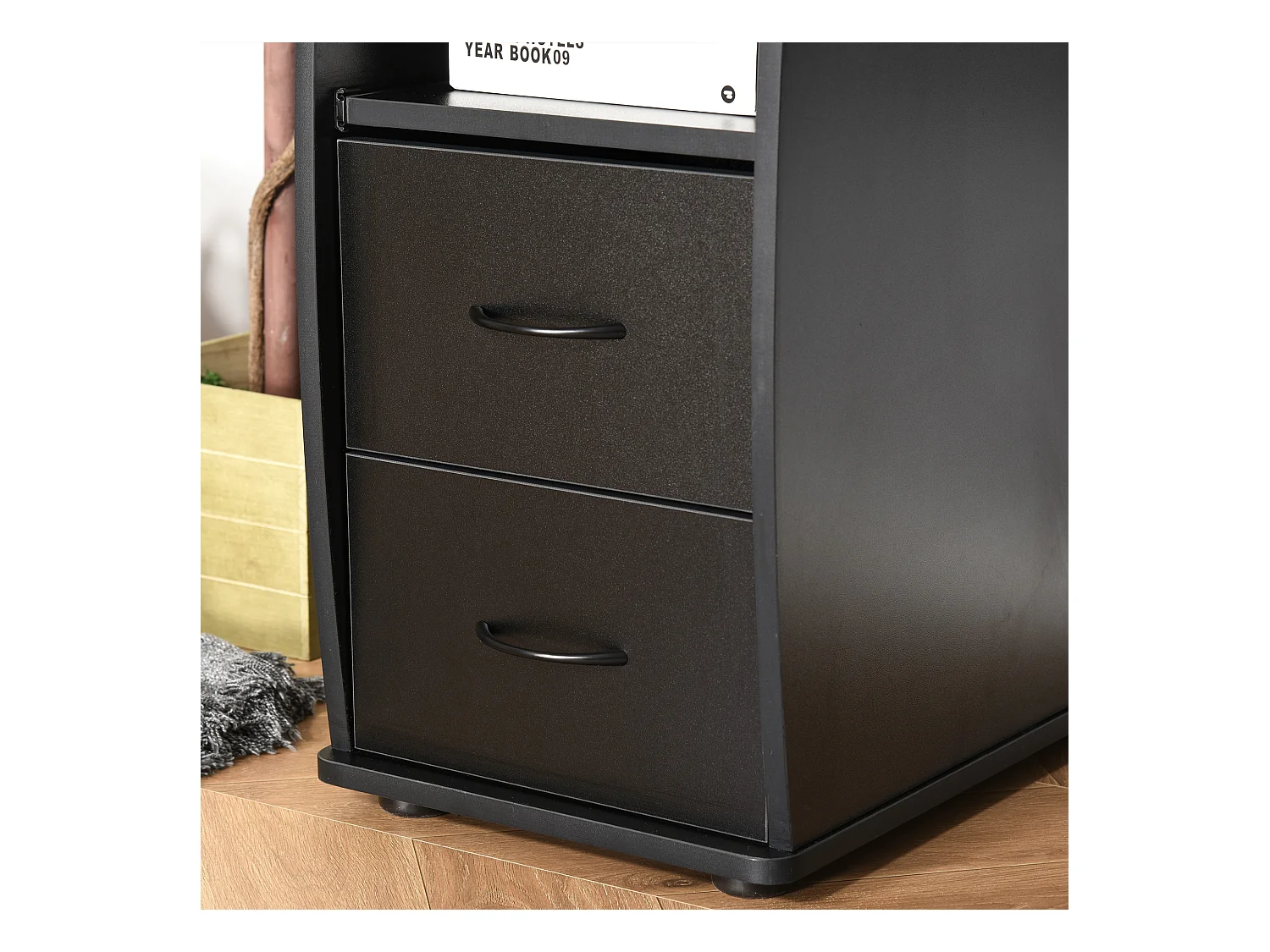 Scrivania porta pc in legno con cassetti e porta tastiera