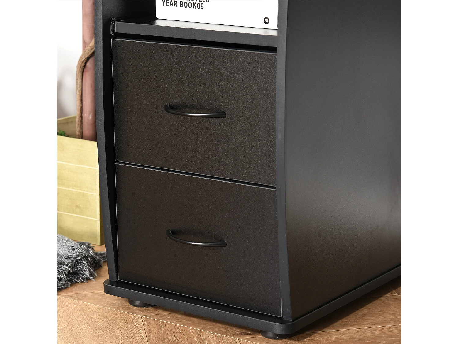 Scrivania porta pc in legno con cassetti e porta tastiera