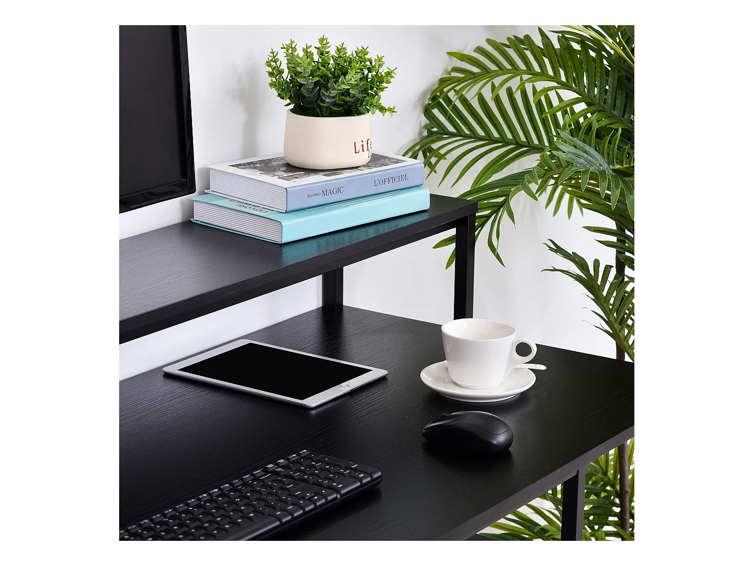 Scrivania computer con ripiani in pannello truciolare nera